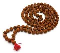 Ce Mala est composé de 108 graines de Rudraksha, "yeux de Shiva" en sanskrit